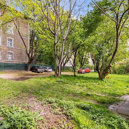 ブラチスラヴァGarden Apartman - With Parkingアパートメント エクステリア 写真